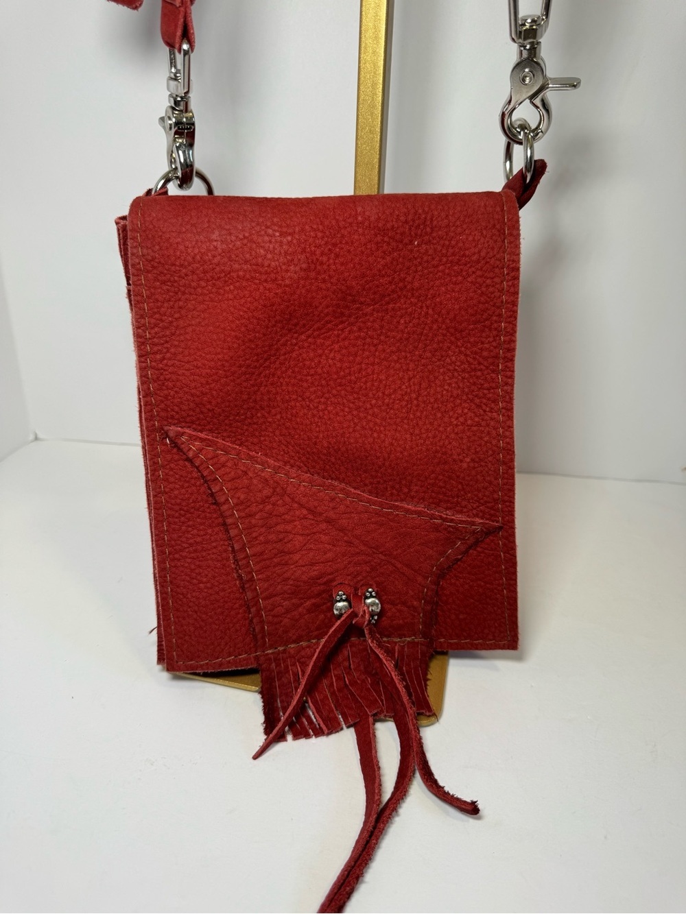 Western-style textured red leather crossbody purse